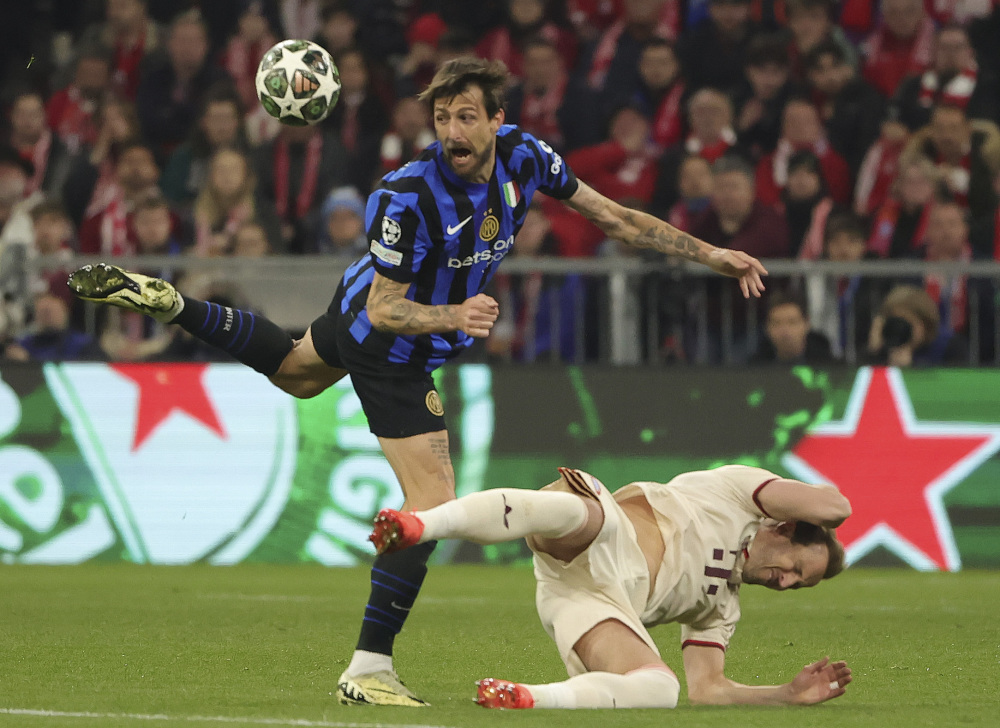 混团世界杯：梁靖崑单打告负莎头双打得分 中国8-2法国（混团世界杯战报：中国8-2胜法国，梁靖崑单打憾负，莎头双打建功）