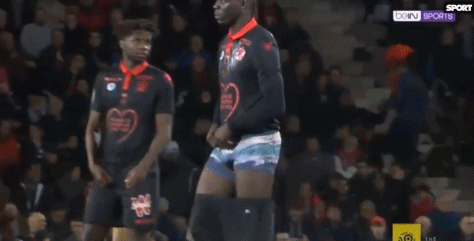 欧文背身单打得分，技术精湛