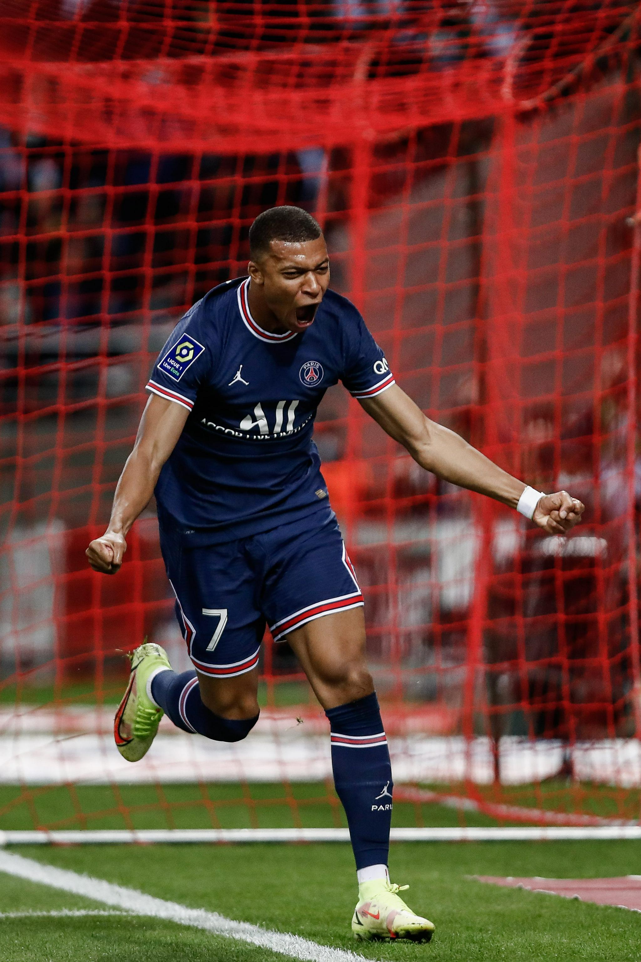 篮球篮网球员连续三场命中关键投篮（篮网球员连续三战命中关键球）