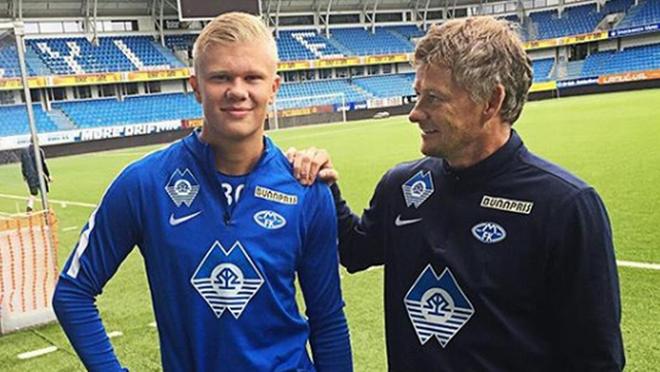 早报：推开门重逢再相拥？（早报：开门相逢，能再拥抱吗？）