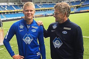 要打出来了？徐昕vs辽宁男篮砍14分6板2助 赛后采访逗乐记者（徐昕对阵辽宁砍14分6板2助，赛后妙语逗笑记者：要迎来爆发了吗？）