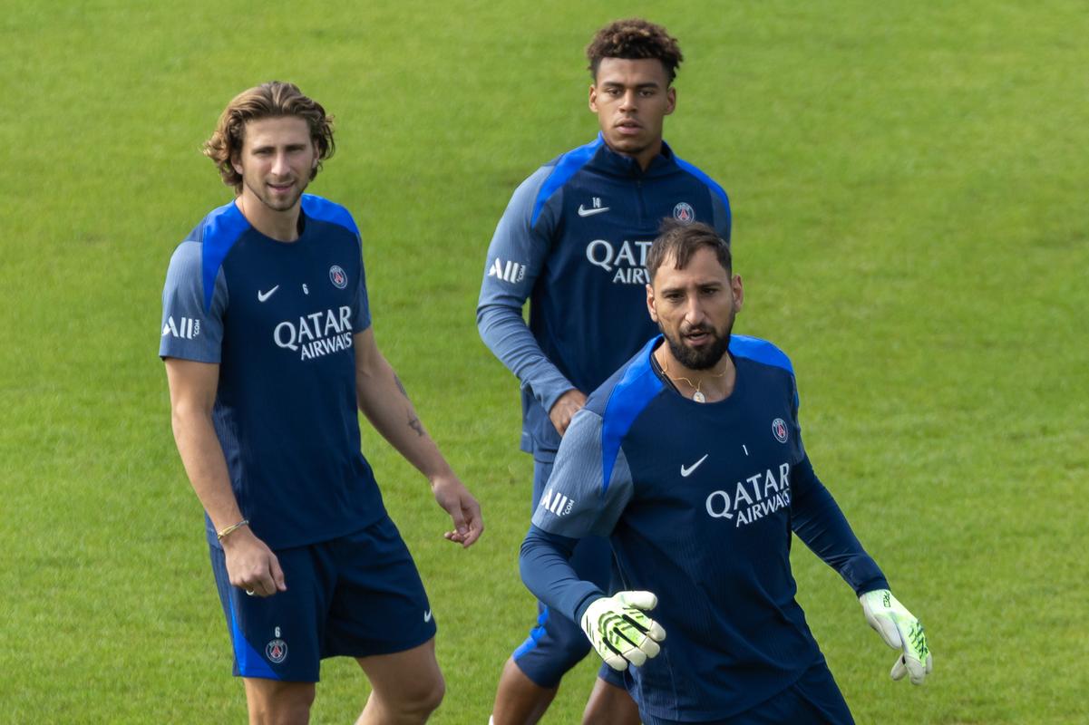 万众瞩目！CBA杯赛上演“山东德比” 赢球将锁定晋级八强名额（焦点之战！CBA杯山东德比打响，胜者将锁定八强席位）