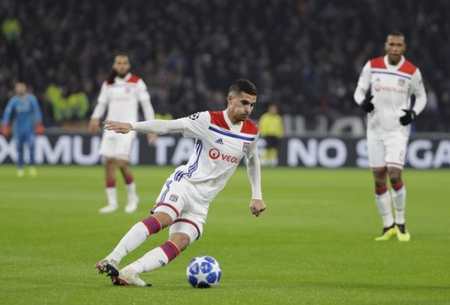 球星连续造成杀伤（球星连番冲击对手防线）