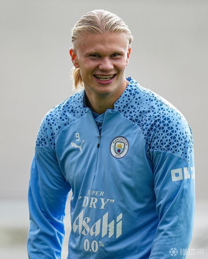 马卡：安东尼对阵里昂将首穿定制战靴，以此致敬F1巴西大奖赛（马卡：安东尼战里昂将首次上脚定制球鞋，致敬F1巴西大奖赛）