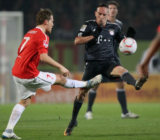 塞尔&阿斯：特瓦斯因泄露巴萨机密被西班牙体育仲裁法庭调查（塞尔与阿斯：因涉嫌泄露巴萨机密，特瓦斯被西班牙体育仲裁法庭调查）