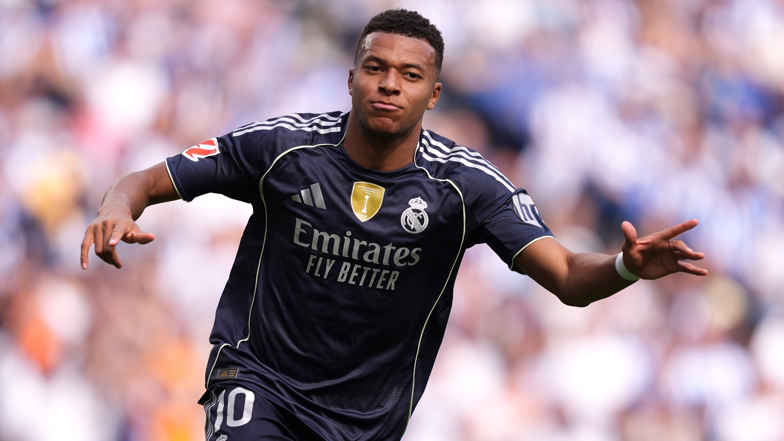 记者：上届非洲杯摘亚，尼日利亚国家队成员获得住房奖励（记者称尼日利亚队上届非洲杯摘亚，队员获赠住房）