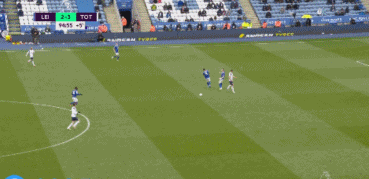 年终大战决赛实时赛况：姆巴佩暂领先C罗248票，火拼持续中（年终终极对决直播：姆巴佩暂以248票优势领先C罗，激战正酣）