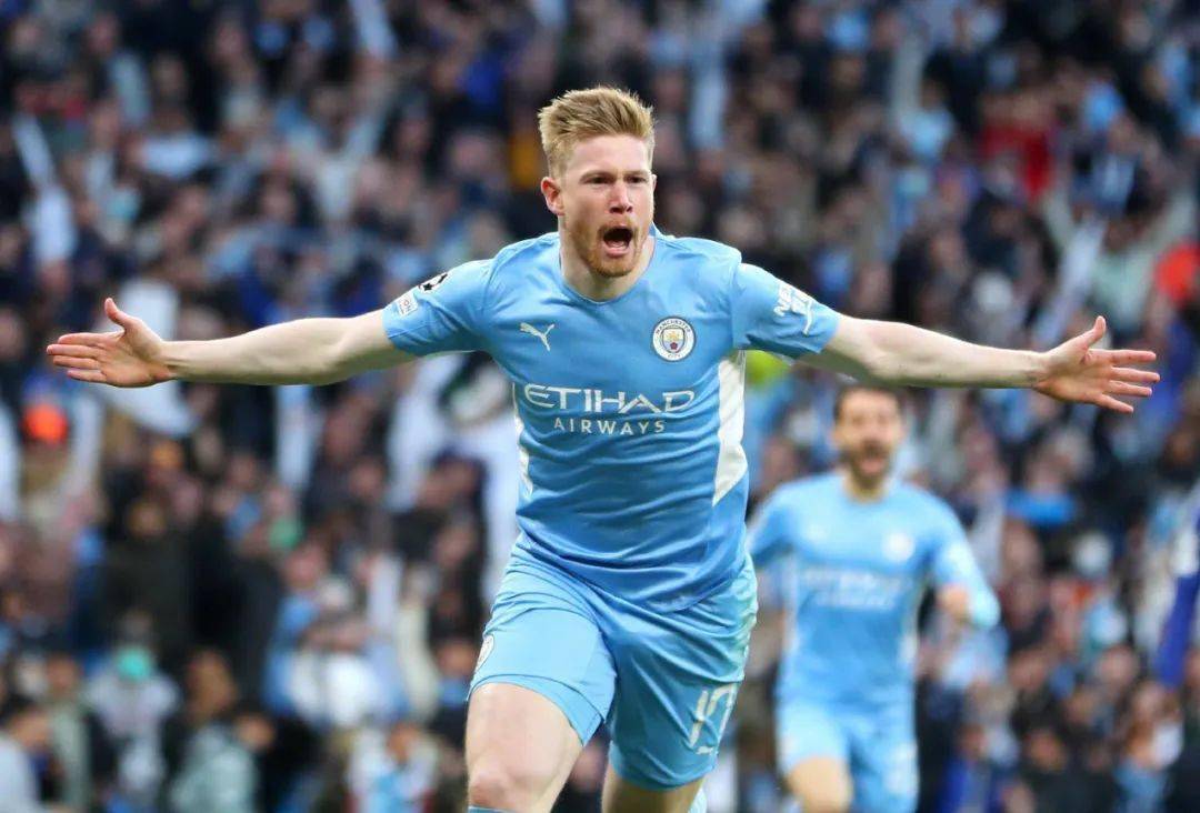 斯洛特：我们没有可用的边锋，派出两名9号球员是合乎逻辑的（斯洛特：边锋无人可用，安排双9号合情合理）