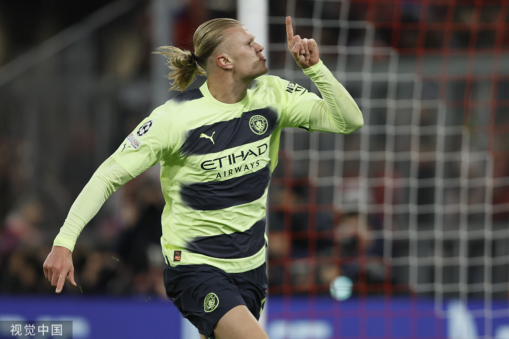 上海申花迎建队32周年纪念日，俱乐部官方发布庆贺海报（上海申花建队32周年，官方发布纪念海报）