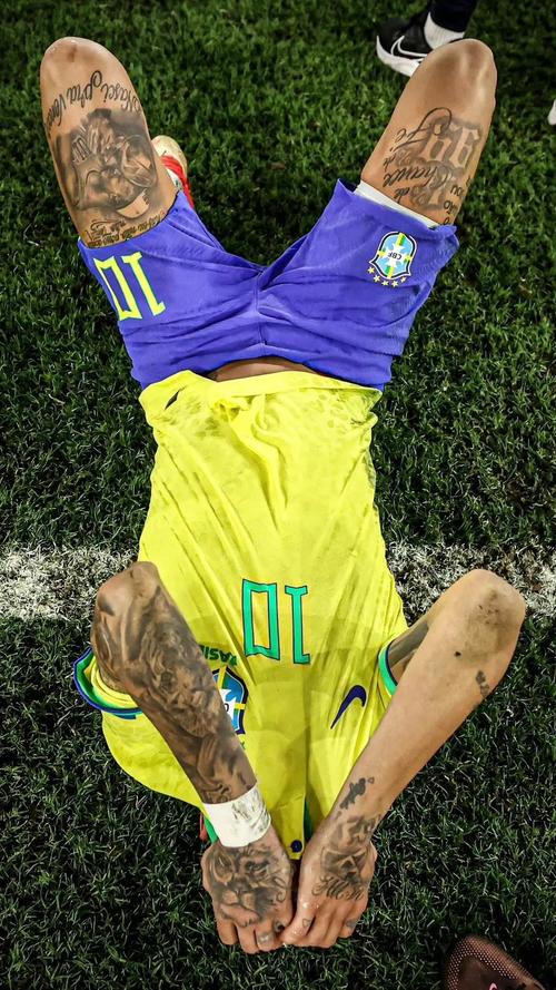 自交易以来：东契奇出战41场拿下28胜，浓眉仅出战14场（交易后对比：东契奇41战28胜，浓眉仅登场14次）