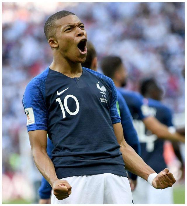 瓜帅：B席的很多价值数据无法体现，我是吉马良斯的忠实球迷（瓜迪奥拉：B席很多贡献无法用数据衡量，我是吉马良斯的铁杆球迷）