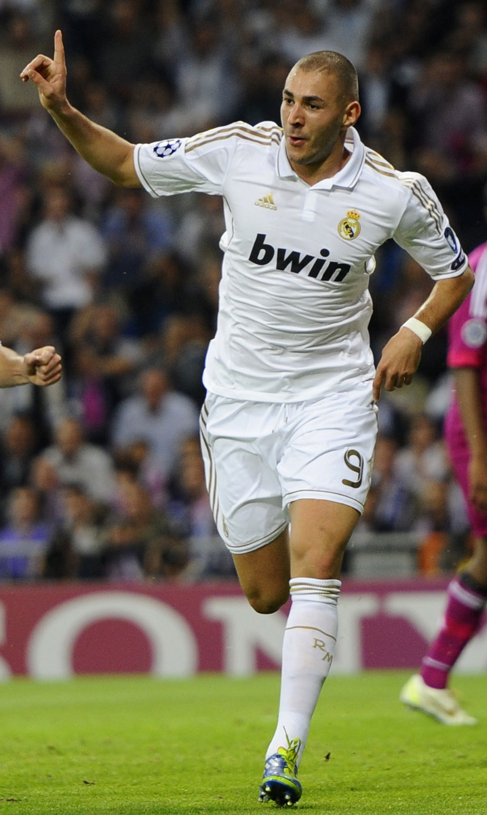 意媒：国米派球探考察卡普里莱，卡利亚里要价约2000万欧（意媒称国米已派球探考察卡普里莱，卡利亚里开价约2000万欧）