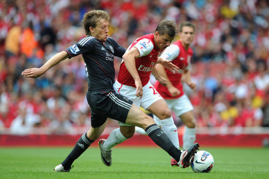 奥尼尔：东契奇没速度没爆发力但总能把对手打爆，我不懂（奥尼尔直言困惑：东契奇速度与爆发力都不占优，却总能击溃对手）