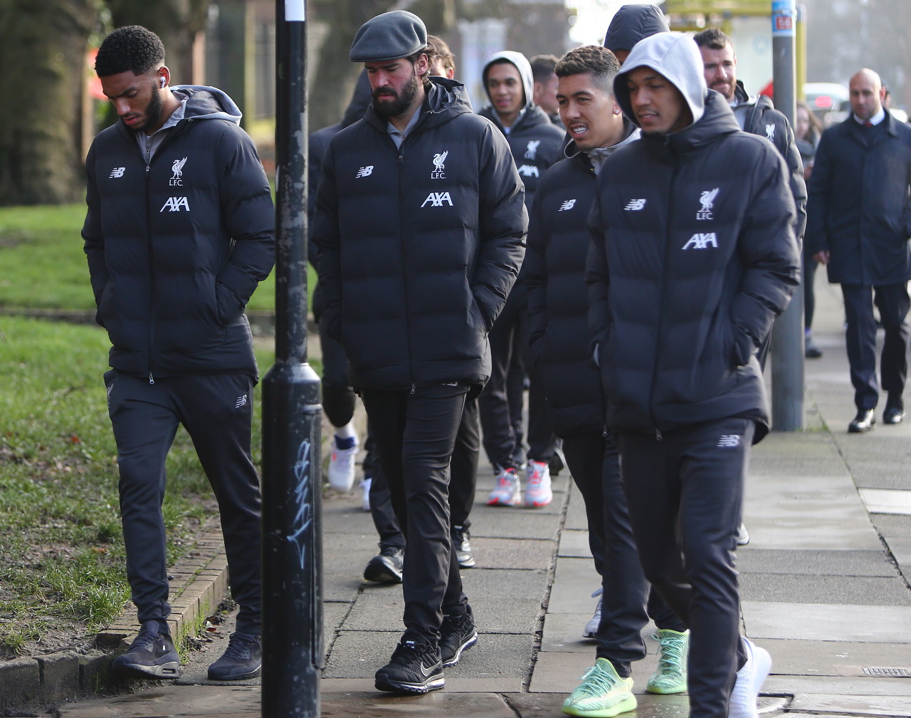 科曼称赞阿尔克马尔19岁中场斯密特：他身上的特质像佩德里（科曼点赞阿尔克马尔19岁新星斯密特：身上有佩德里的影子）