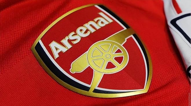 瓜迪奥拉念念不忘！曼城还想买24岁前锋 皇马标价：1亿欧元（瓜帅仍惦记：曼城追逐24岁前锋，皇马要价1亿欧元）